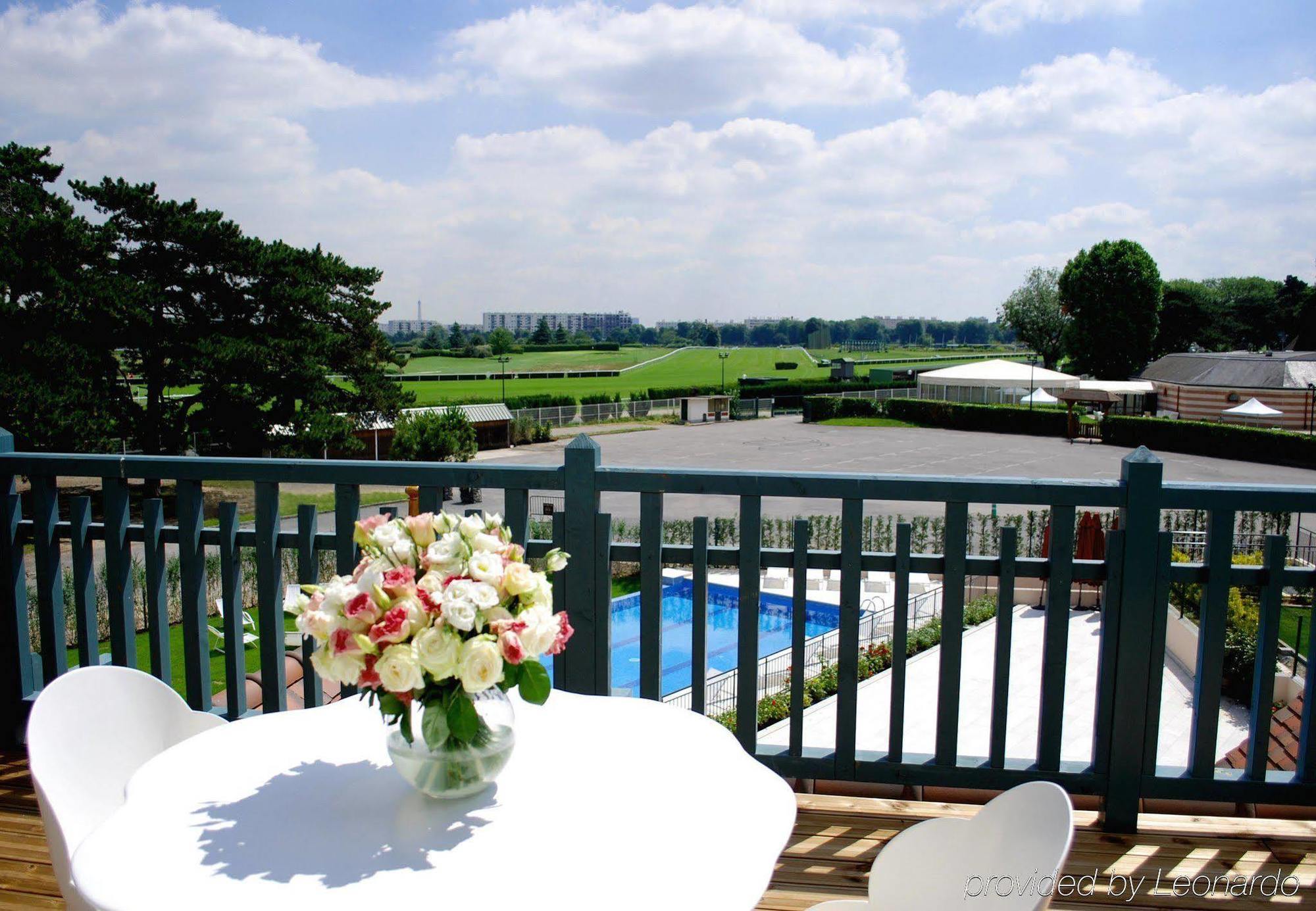 Renaissance Paris Hippodrome De St. Cloud Hotel Rueil-Malmaison Exterior foto